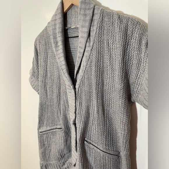 Athleta Sweater Short Sleeve Snap Button Cardigan Y2K Gray Knit Medium Eco EUC - Picture 3 of 11